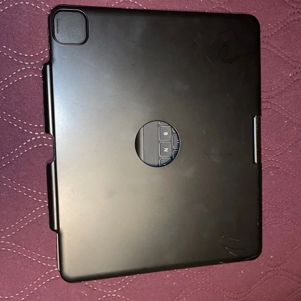 iPad Pro 12.9 inch keyboard case.